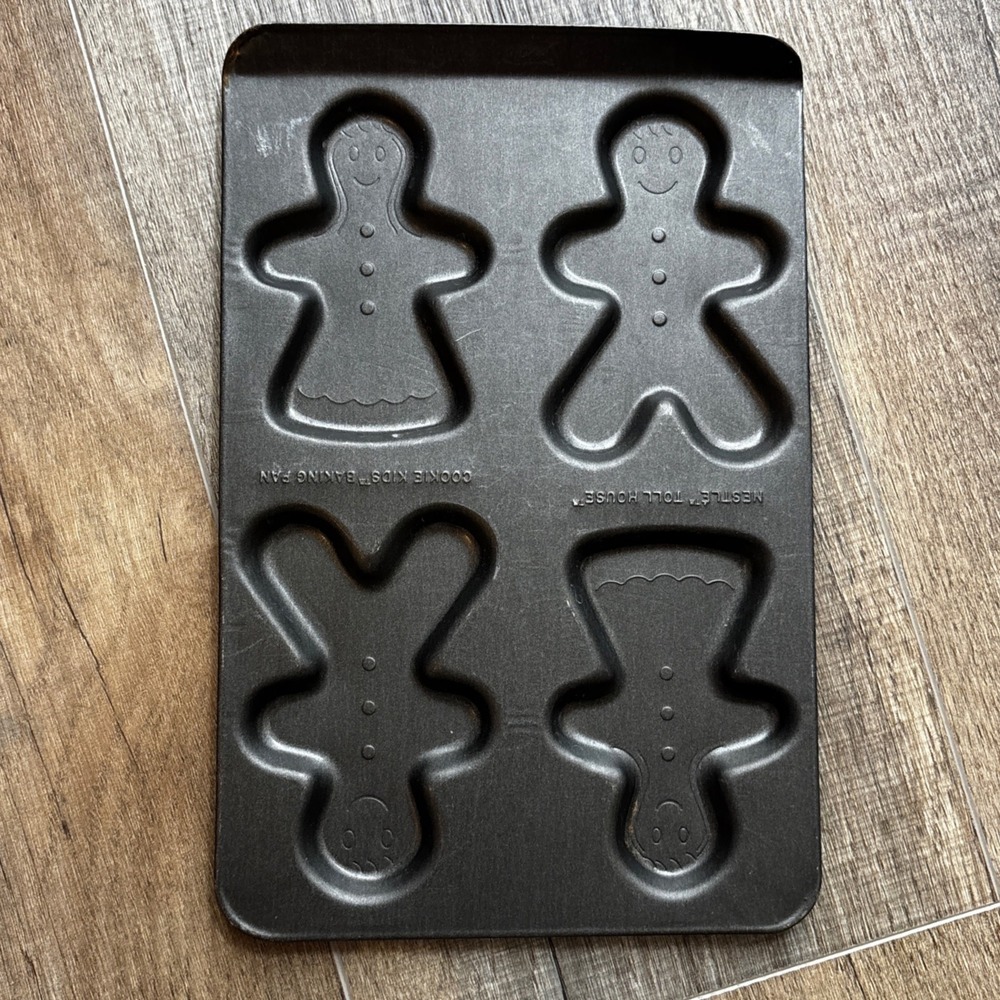 Nestle Toll House Gingerbread Man and Girl Cookie Kids Baking Pan 4 Cavity Gray